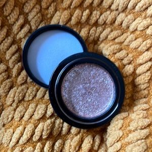 Victoria Beckham Beauty Lid Luster in Chiffon